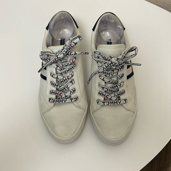 Womens Sz 9 Tommy Hilfiger Fantim Sneakers White Canvas Spellout Laces - Picture 2 of 9